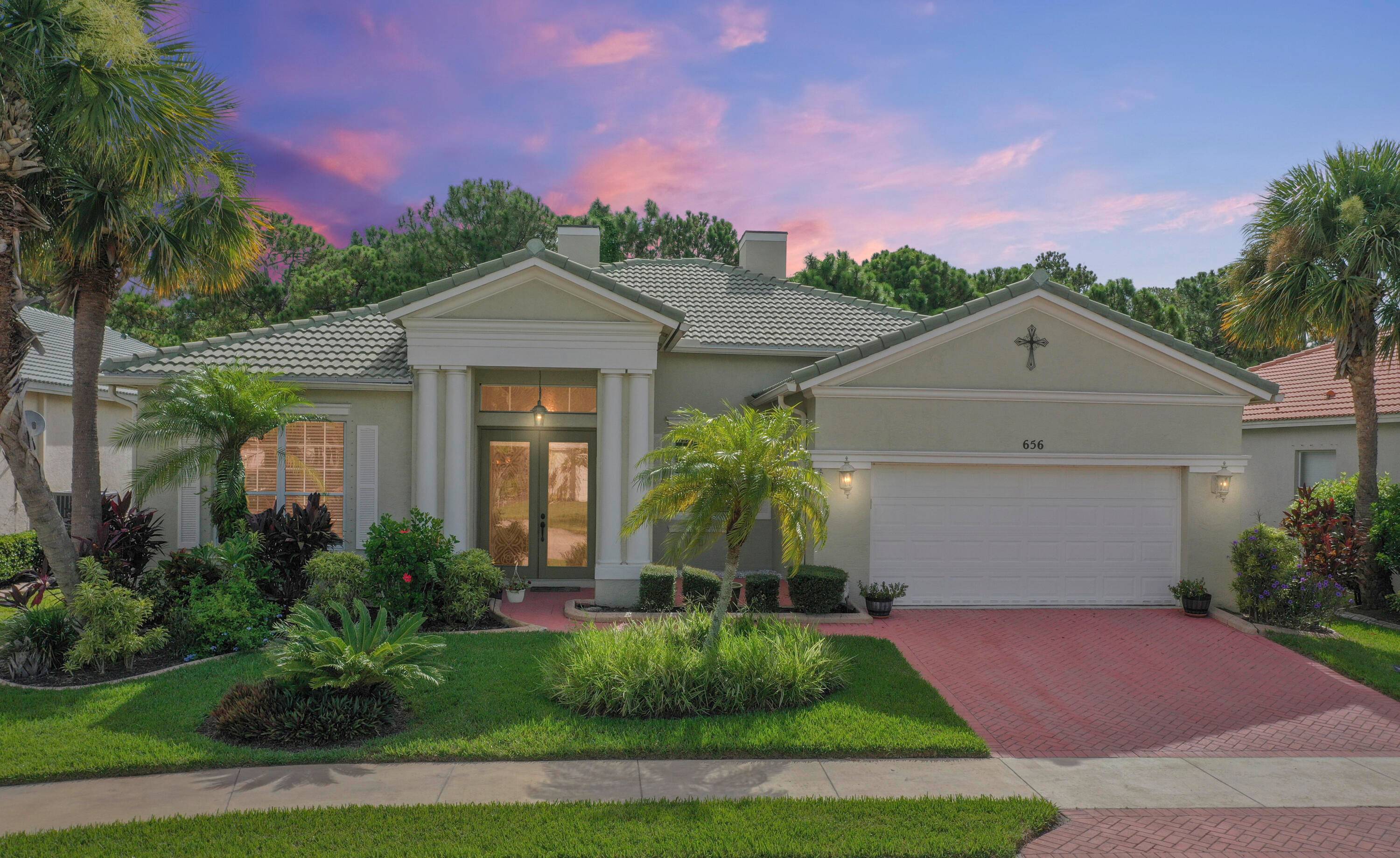 If you want space and elegance, this is the home for you !