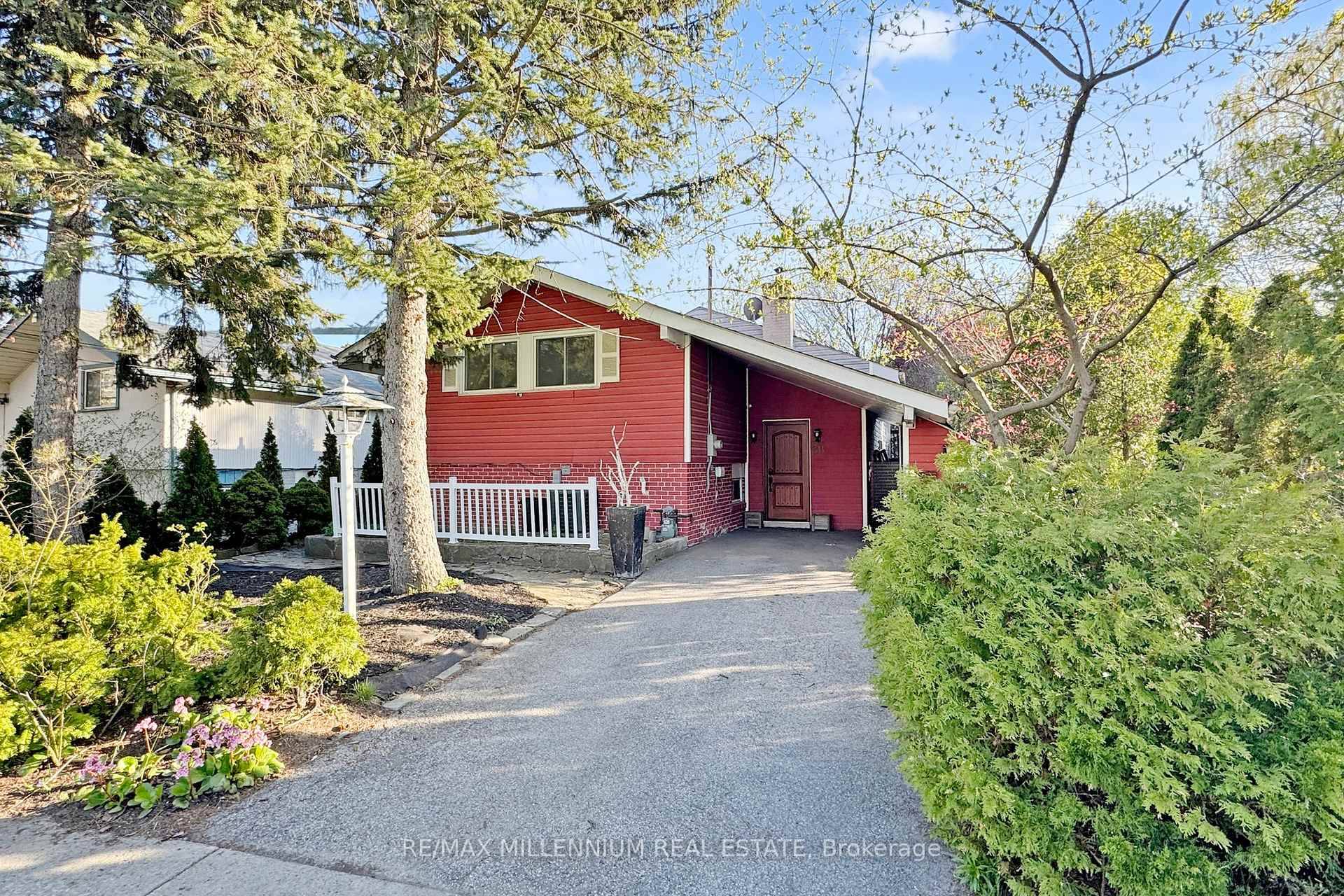 A rare ravine retreat in the heart of Woburn !