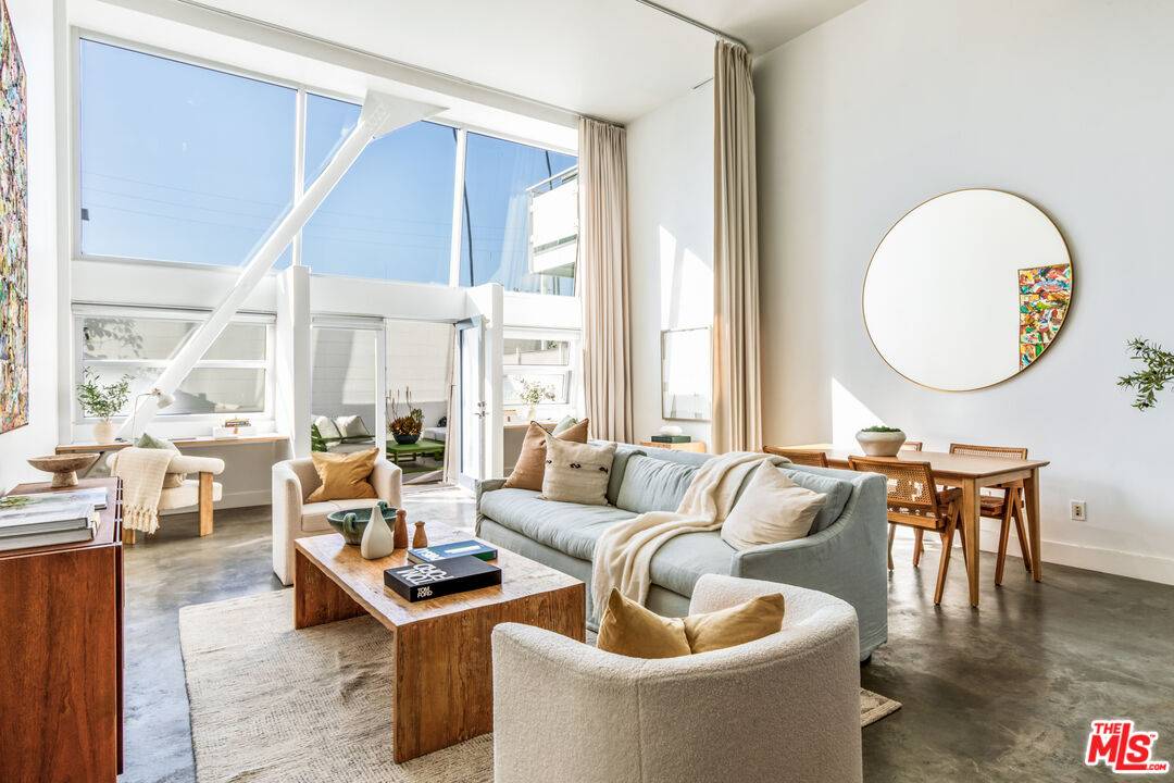 615   Hampton Dr 1BR Marina Del Rey La