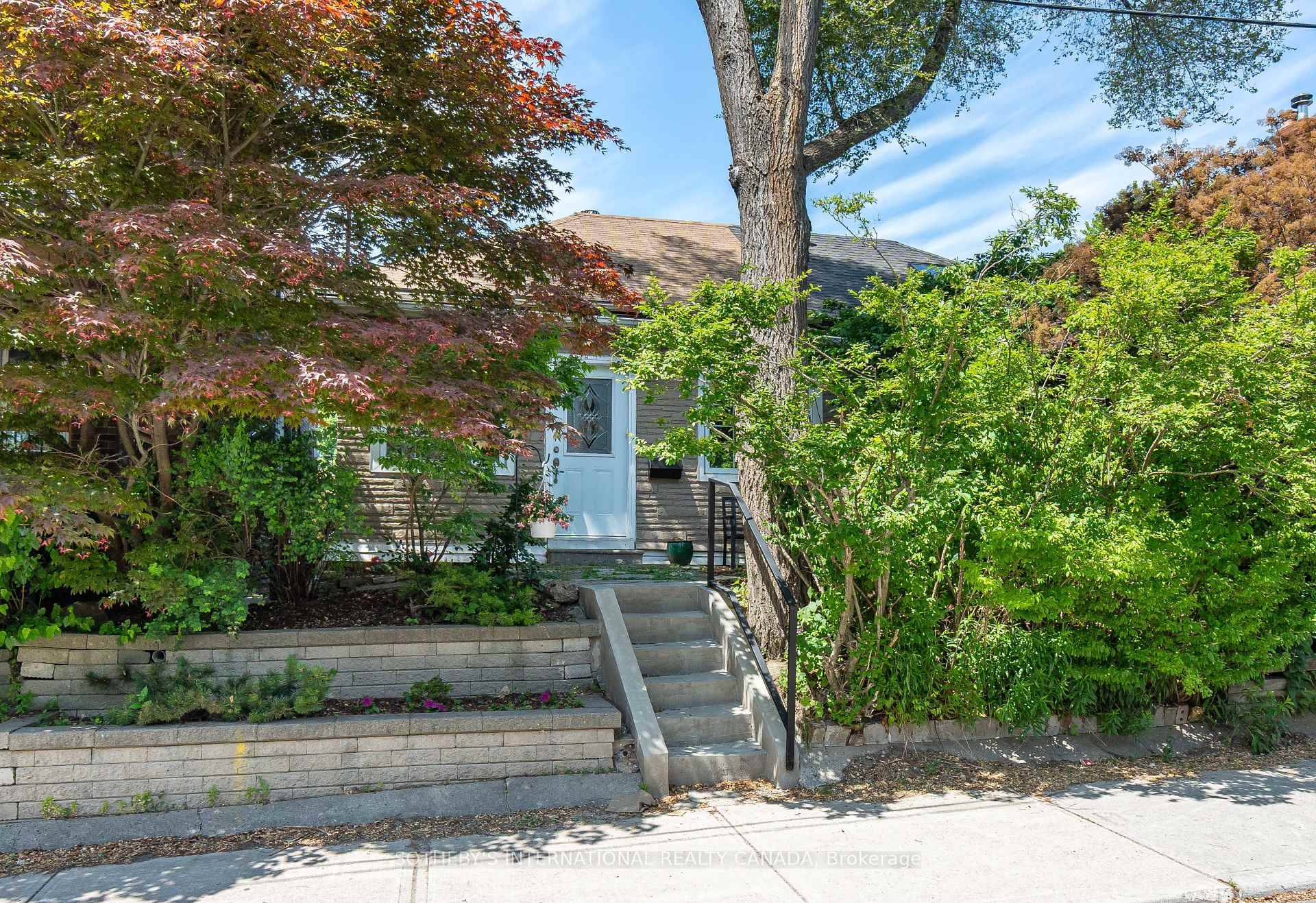 'Beach Hill' spacious 2 bedroom bungalow on 25.
