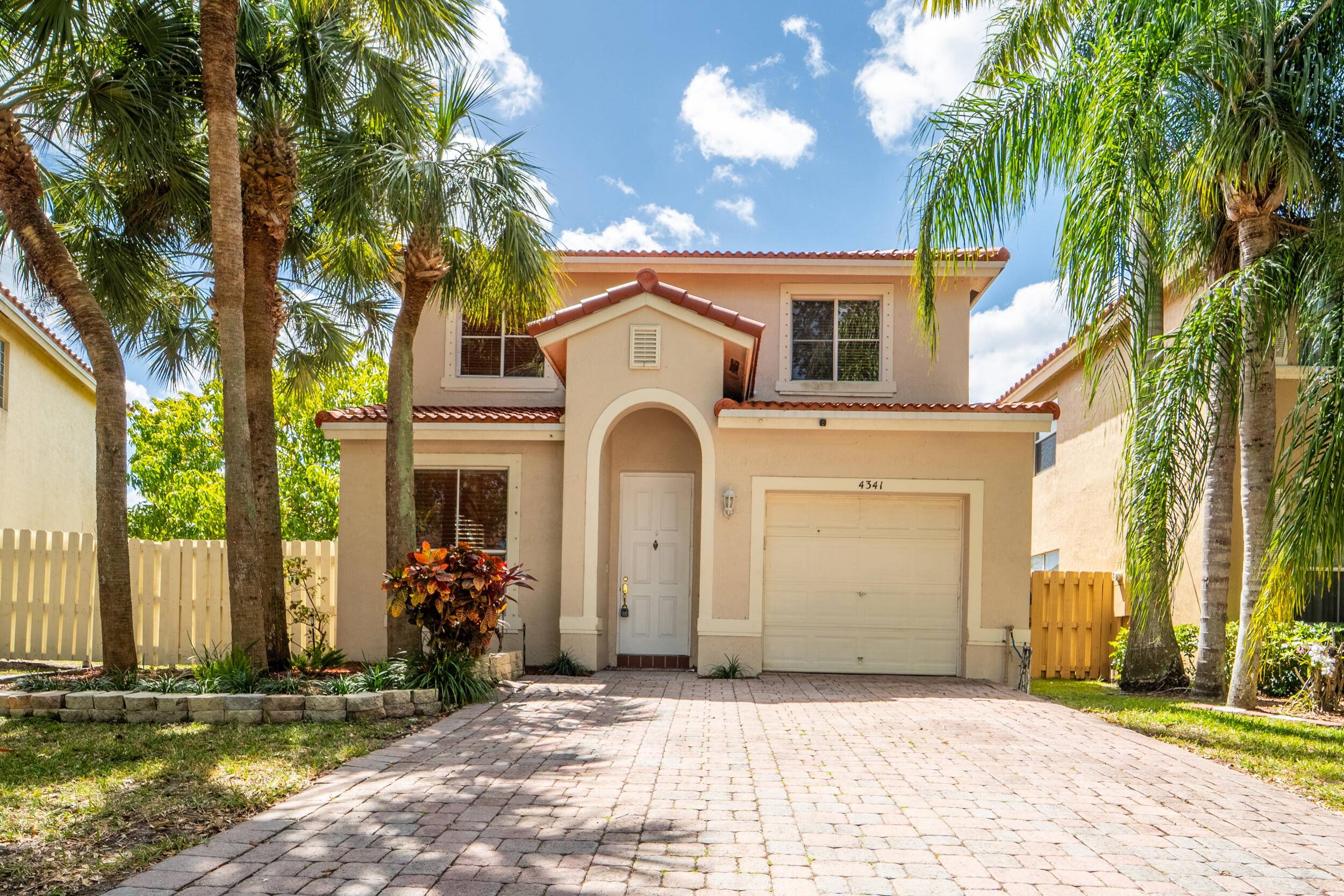 SELLERS MOTIVATED ! ! Let's get this one SOLD !