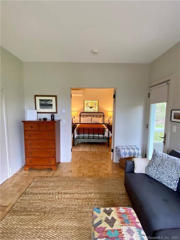 Idyllic 3 Story Guest House with Views 5, 500 month July August 2025 4, 500 month September October 2025 This stunning contemporary cottage, set on a peaceful country road with ...