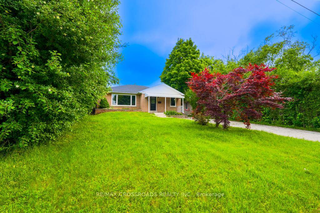 Beautifully updated home, quartz countertop, modern appliances, stylish new kitchen tiling.
