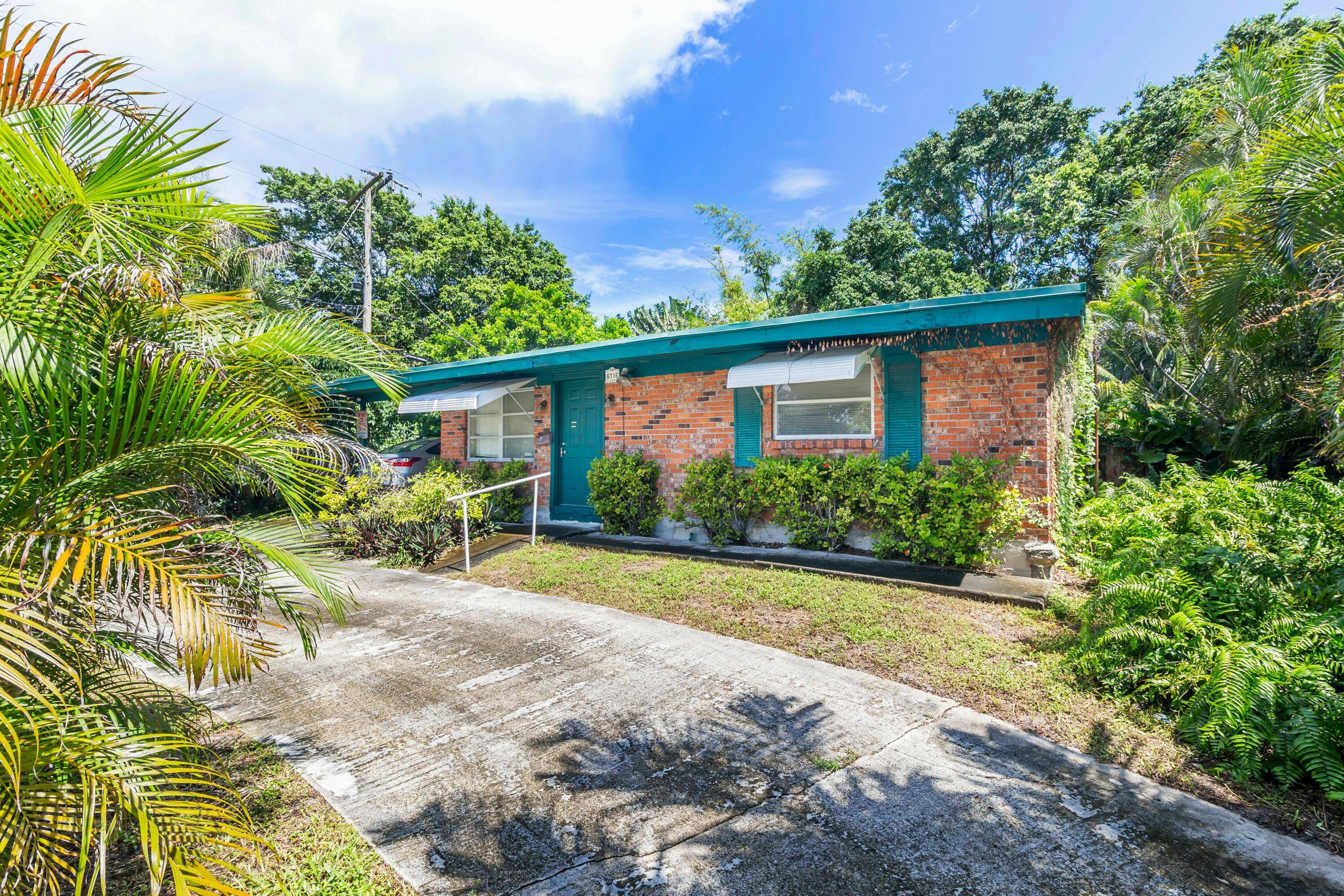 Excellent land opportunity in SoSo on a 8, 712 sf lot.