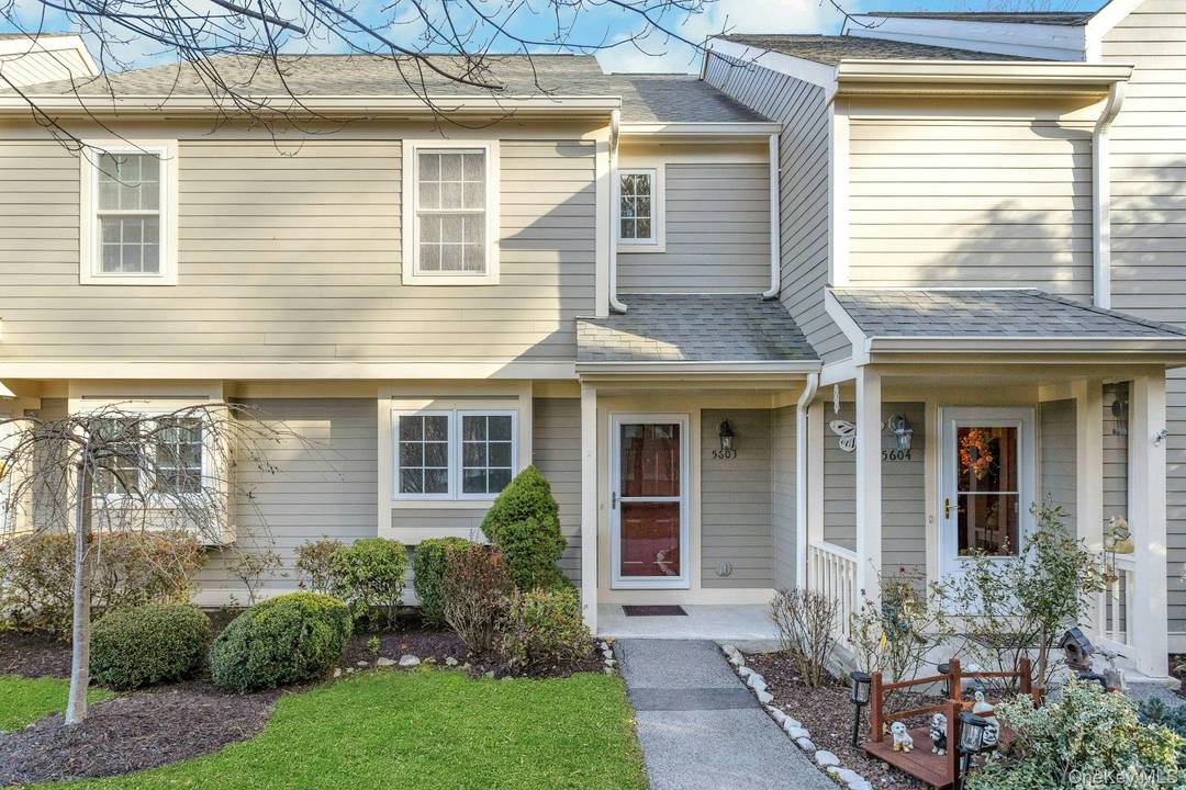 Opportunity Knocks At Hunters Glen Condominium !