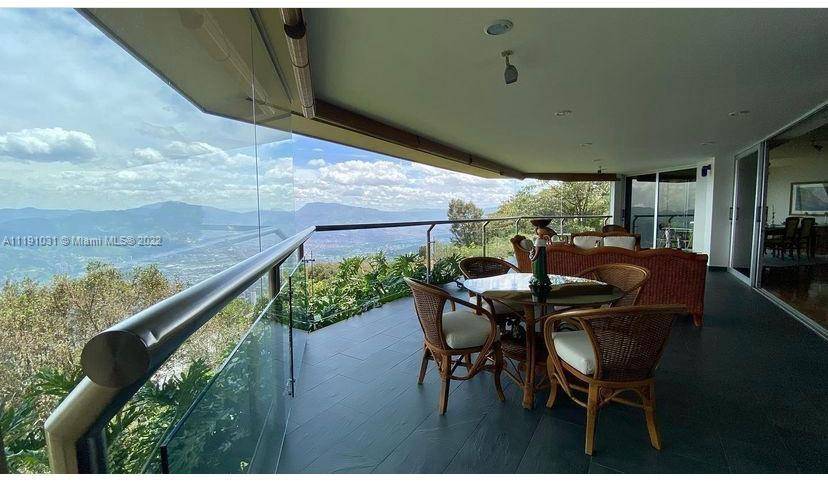 Beautiful house with 4 bedrooms, 5 bathrooms and covered garage for 4 cars, located in Vía las Palmas, El Poblado Medellín Col.
