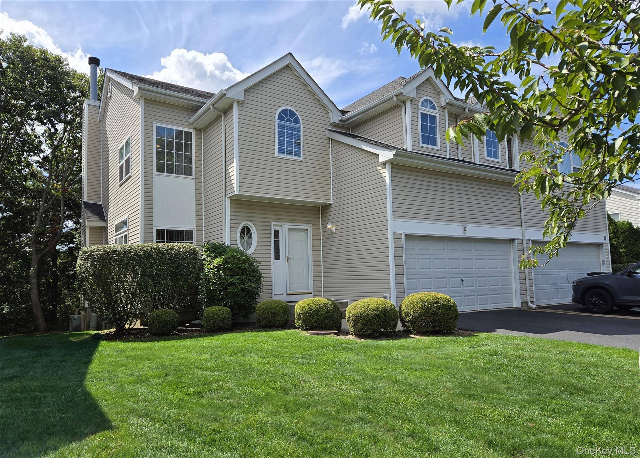 Spacious Berkely Model End Unit In A The Desirable 3 Village Greens Gated Community.