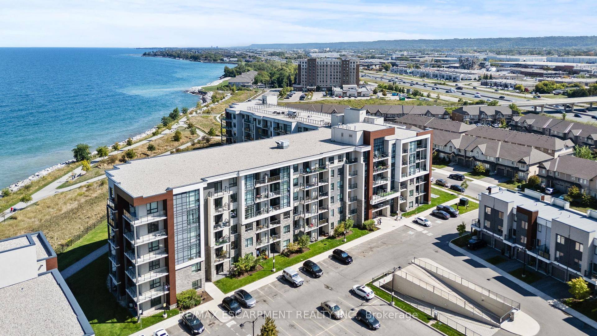 LAKE VIEW amp ; just steps to the beach !