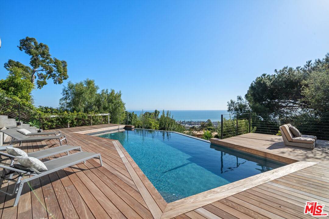 23812   Malibu Crest DR 4.0 Malibu LA