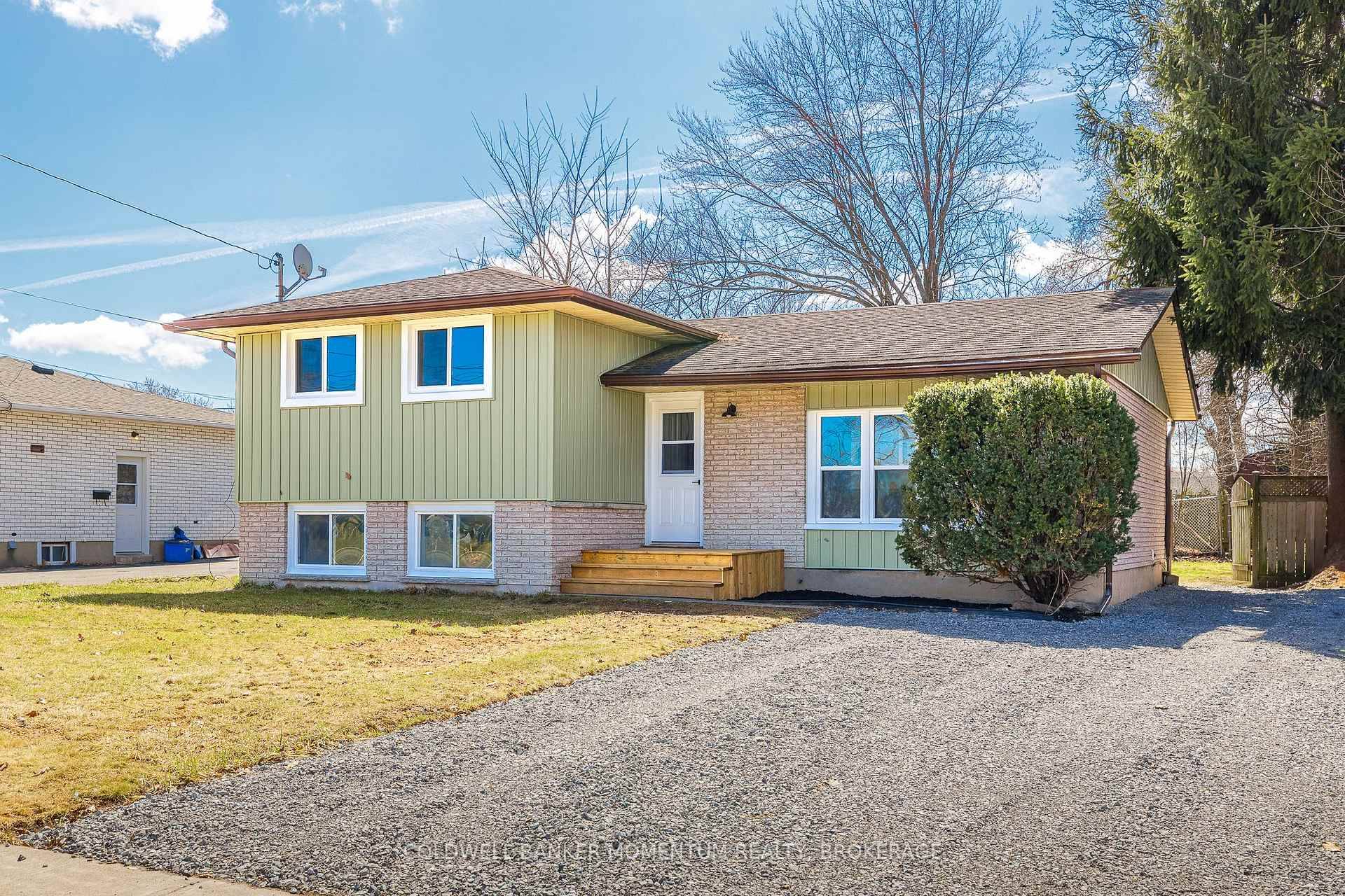 Welcome to 85 Woodlawn Road in Welland !
