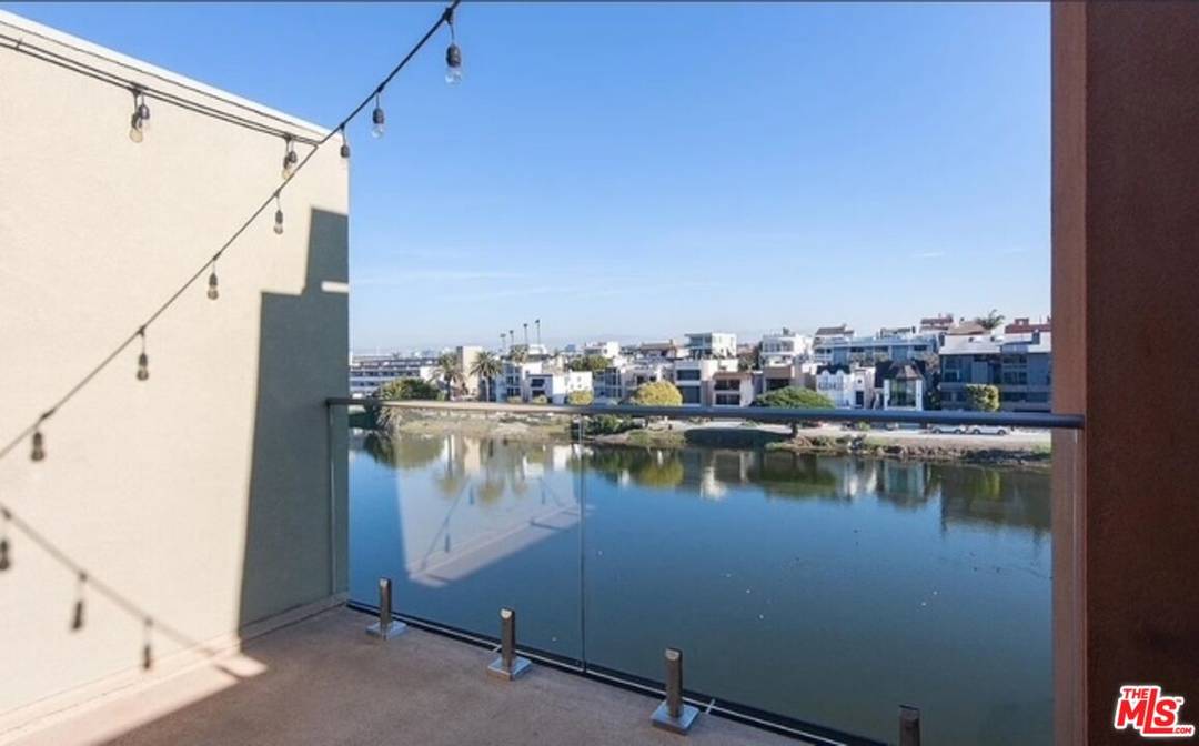 6400 Pacific Ave 2BR La