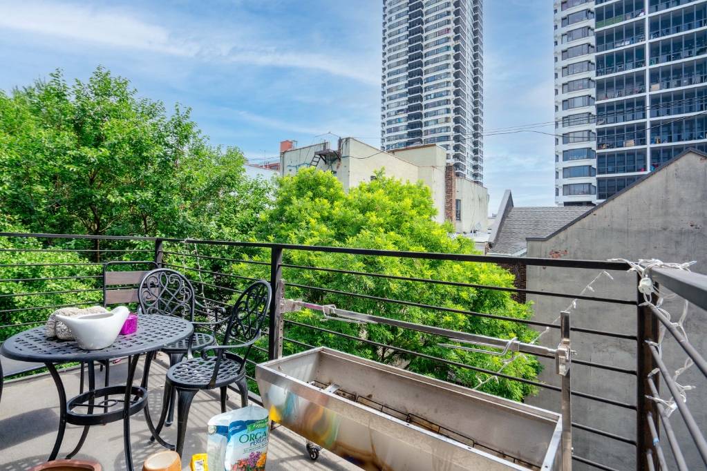 The Maxell offers RARE RENT STABILIZED LUXURY APARTMENTS !