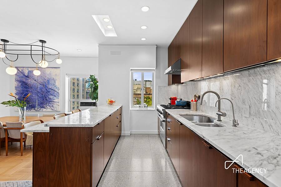 Renovated with beautiful light from four exposures, this seamless Pre war 3 bedroom, 3 bathroom corner home is located in the heart of Chelsea.