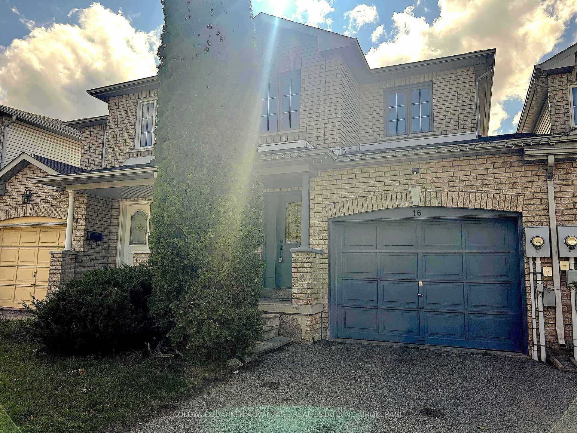 BARRIE TOWNHOUSE ! Modern 3 Bedroom 2.