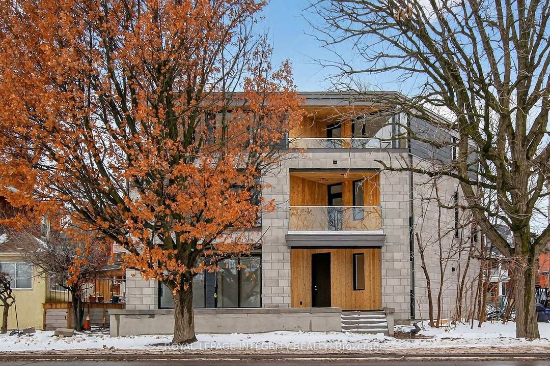 Dreaming of a refined canal side residence tailored to your lifestyle ?