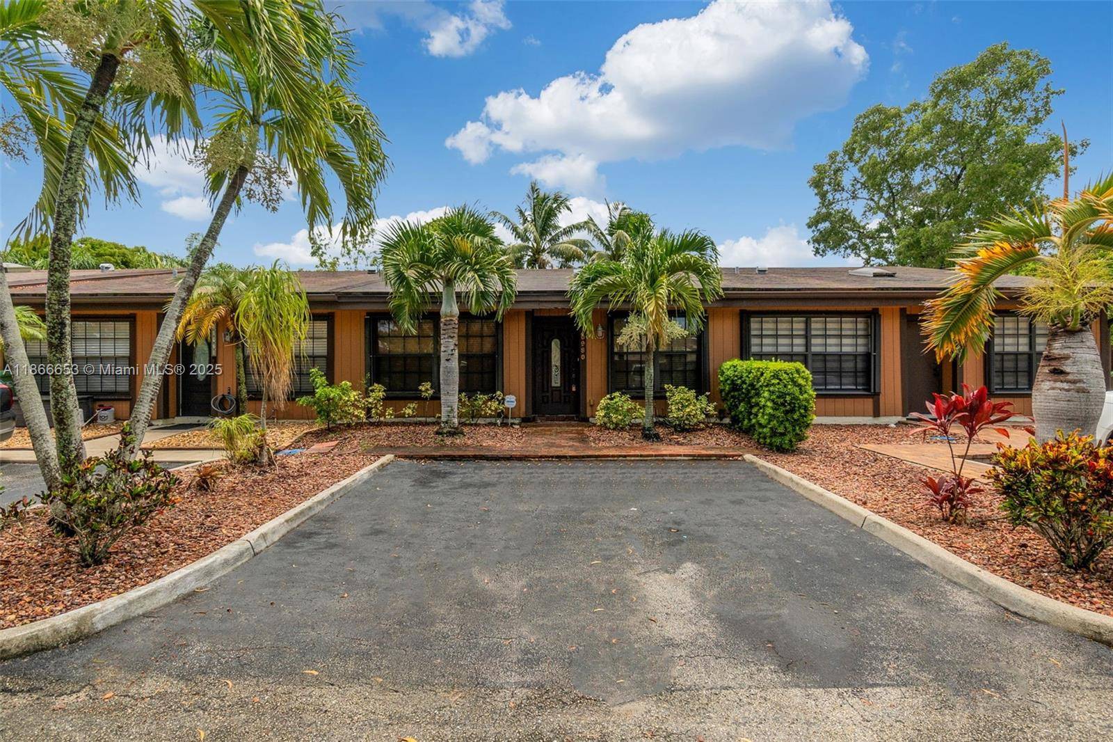 Ideal 2 2 townhome in Pembroke Gardens with stunning lake views.