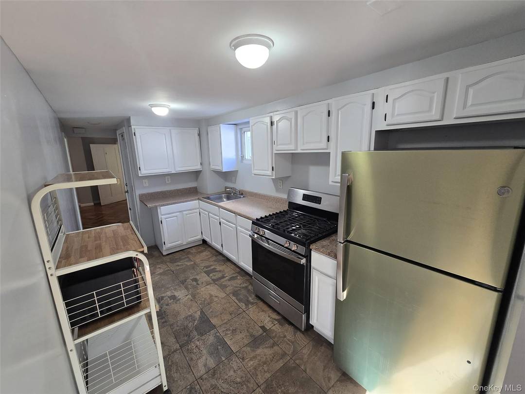 Programs Welcomed ! ! Freshly Painted 1st Floor 3 Bed 1 Bath Apartment With All Utilities Included, Refinished Hardwood Floors, Stainless Steel Appliances, Modern Bathroom, Good Closet Space, Gas Cooking ...