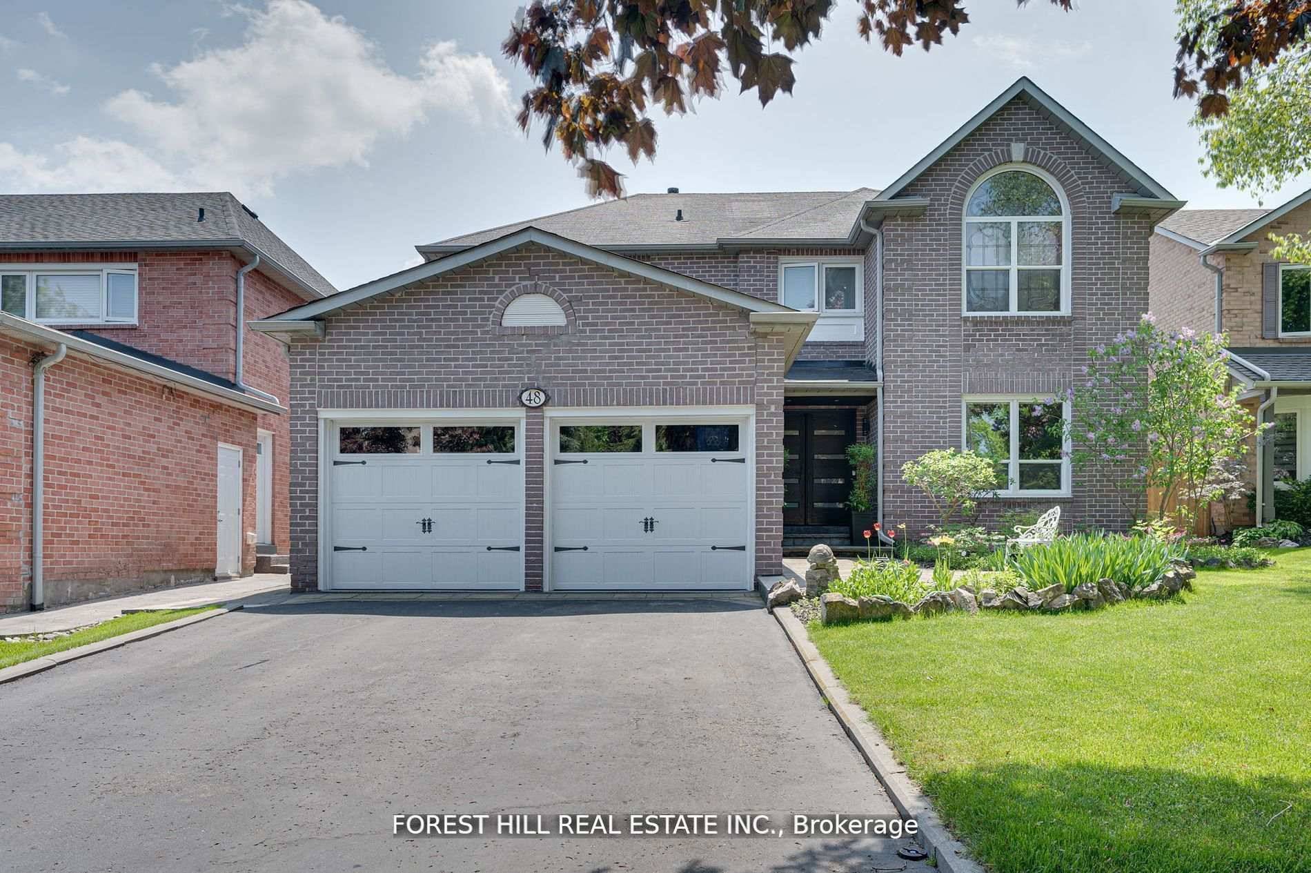 A Wonderful Family Home Located On A Quiet Crescent In Aurora.