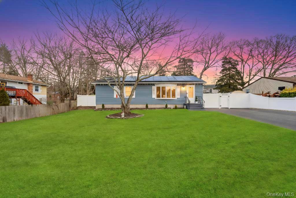 Well maintained 3 bedroom wide line ranch offering easy one level living.