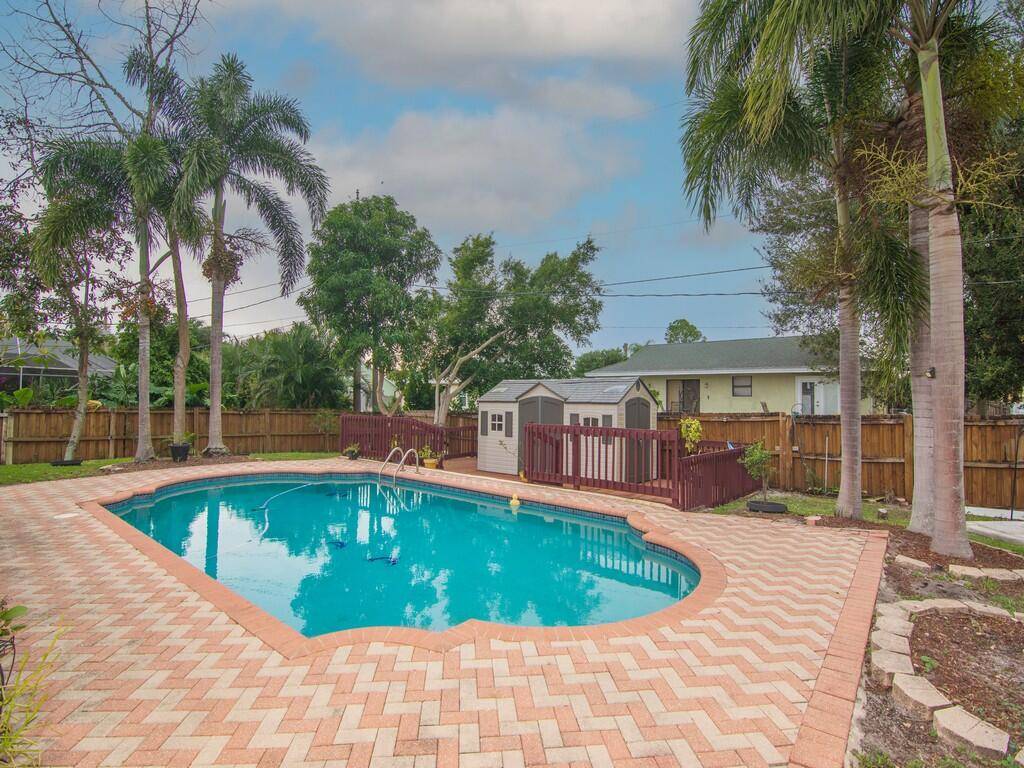 A spacious 4 bedroom Den office possible 5th Bedroom, pool home in Port St.