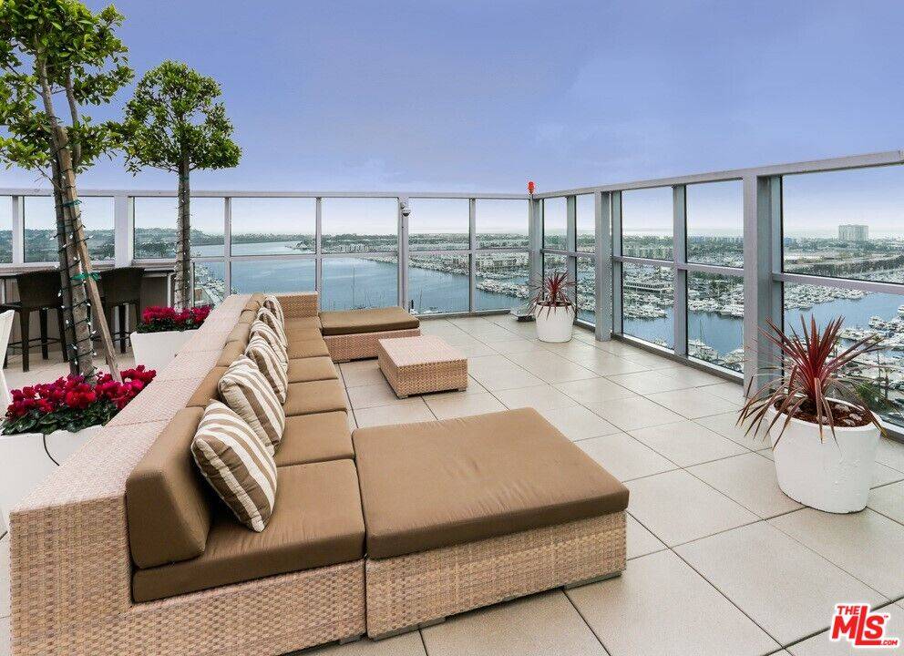 13700 Marina Pointe Dr 2BR Marina Del Rey La