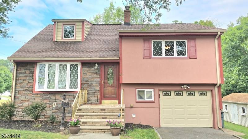 Situated on a quiet cul de sac, this SPECTACULAR split level offers 3 bedrooms and 2 full baths.