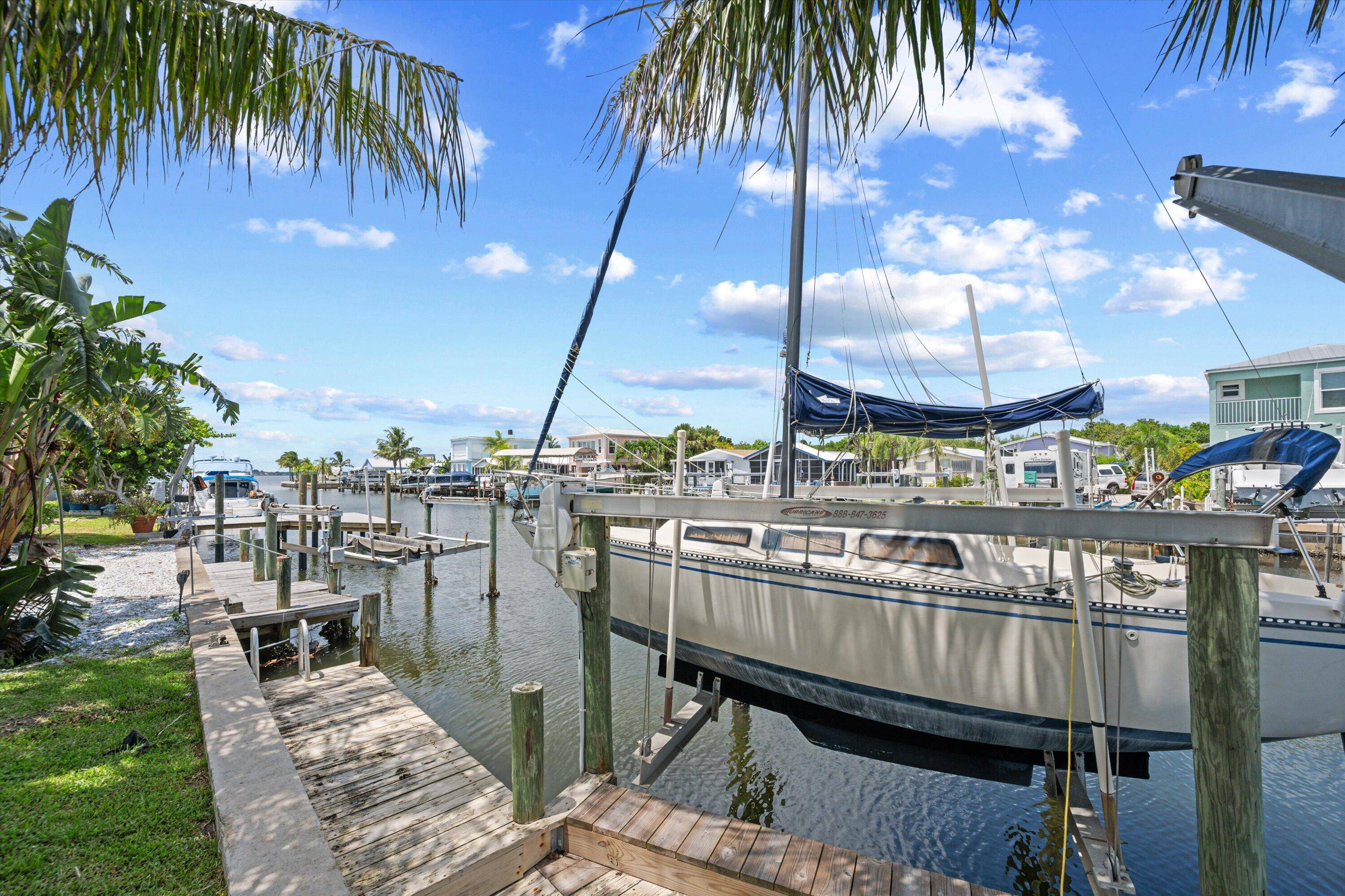 Discover this Waterfront Gem on Hutchinson Island !