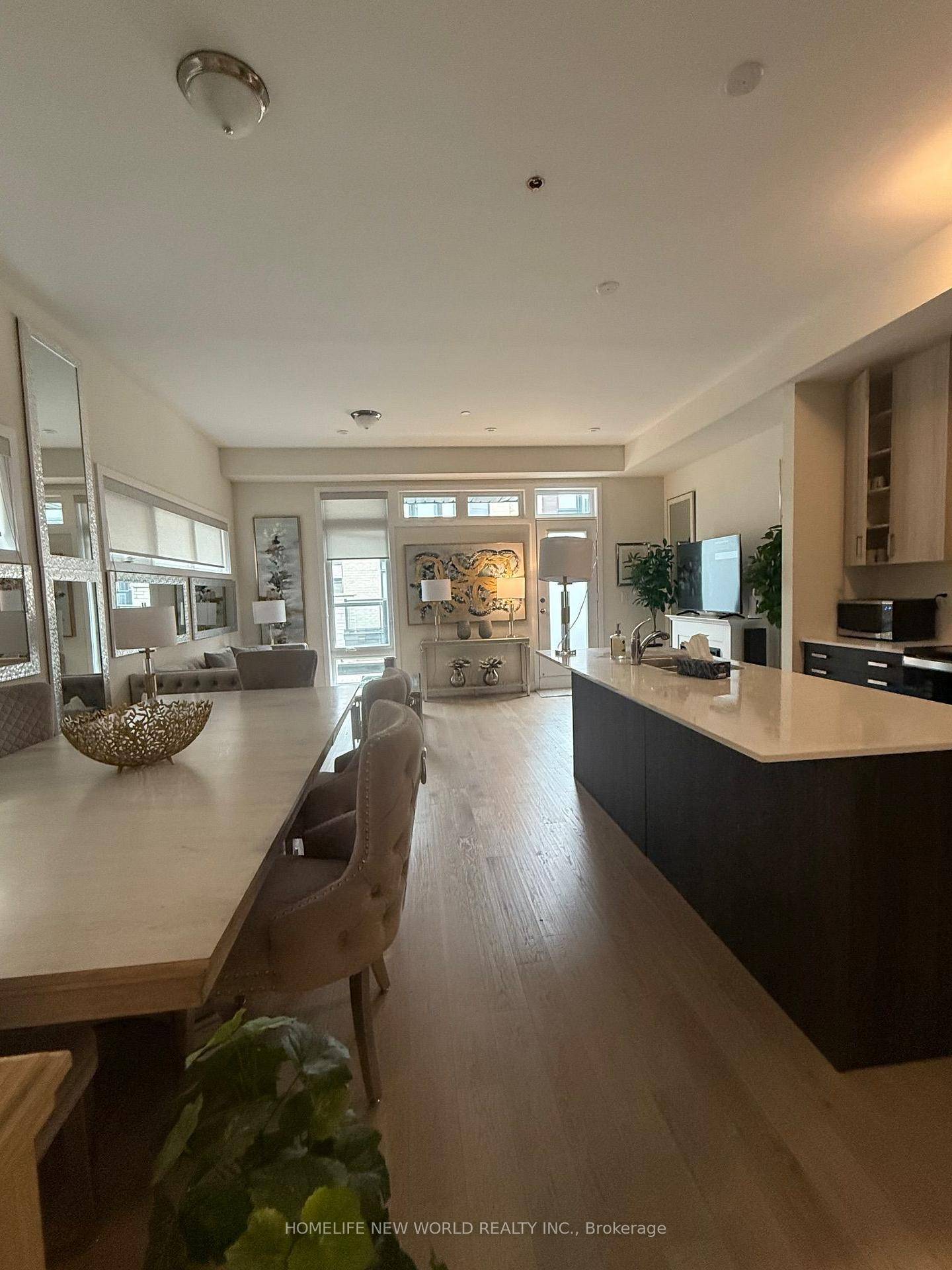 Executive urban townhome 2, 618 sq.