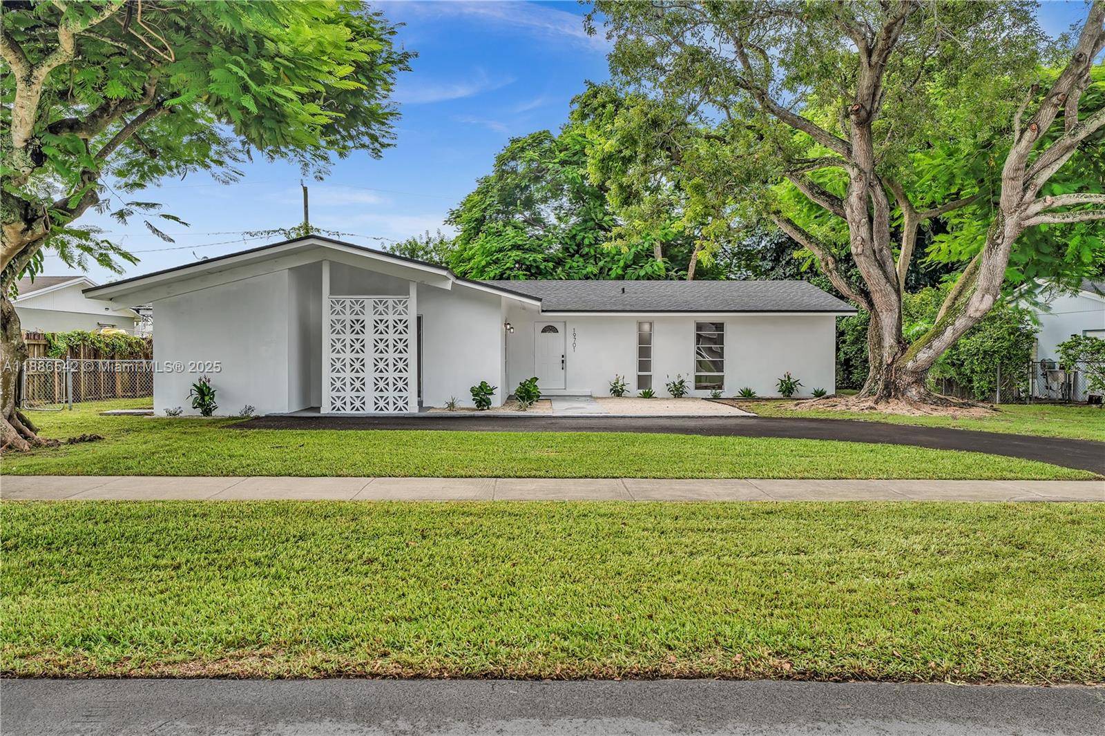 Welcome to your dream home in Cutler Bay !