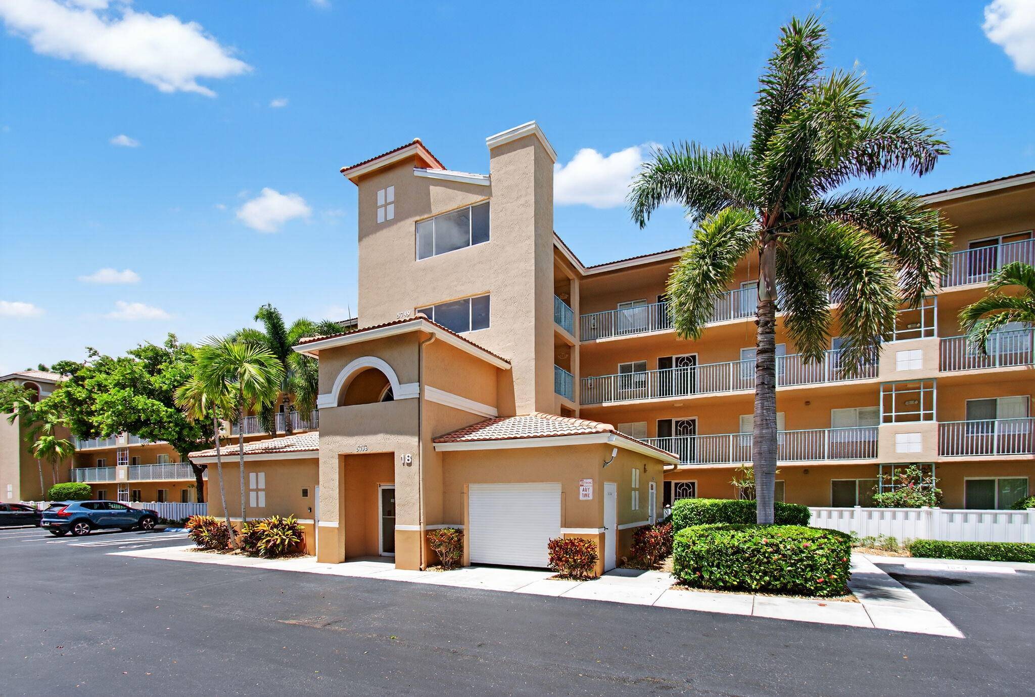 Welcome to Coral Cove living at its finest !