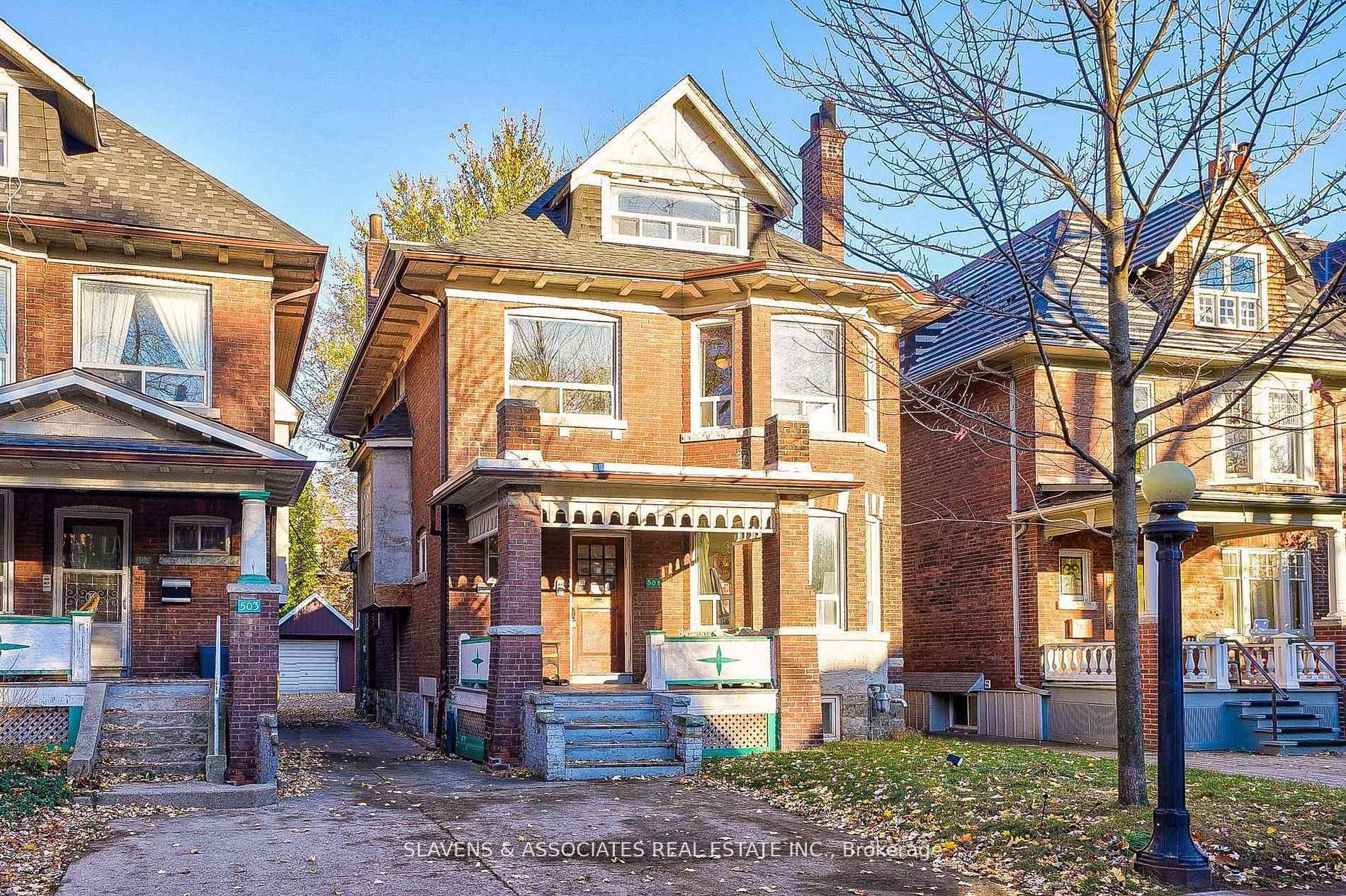 Fantastic investment opportunity located in a desirable Annex neighbourhood ; Detached triplex with 3 self contained, separately metered units.