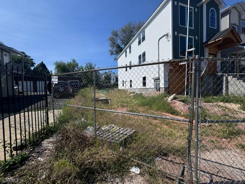 WOW ! PERFECT LOT ROUGHLY 2, 500 SQUARE FEET IN THE MIDDLE OF MULTIFAMILY ZONED BOOMING AREA IN ELIZABETH.