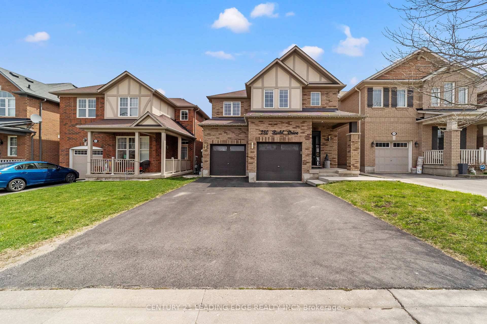 Welcome to this stunning detached family home !