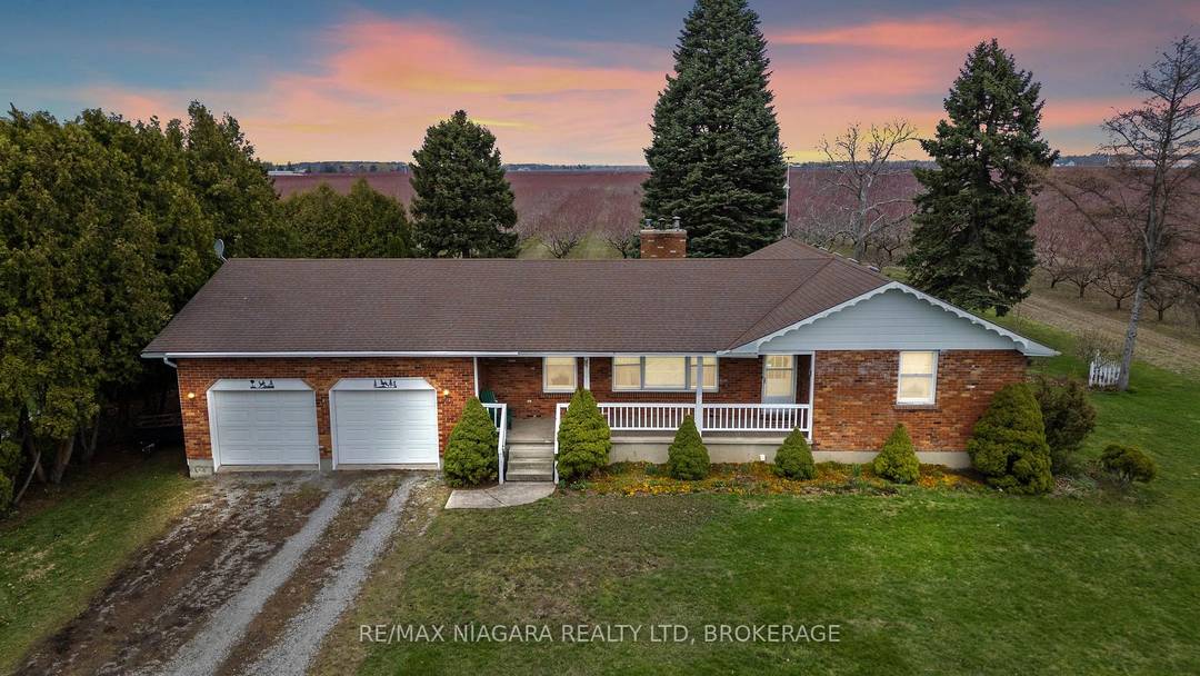 Welcome to this jumbo bungalow offering over 1, 500 sq.