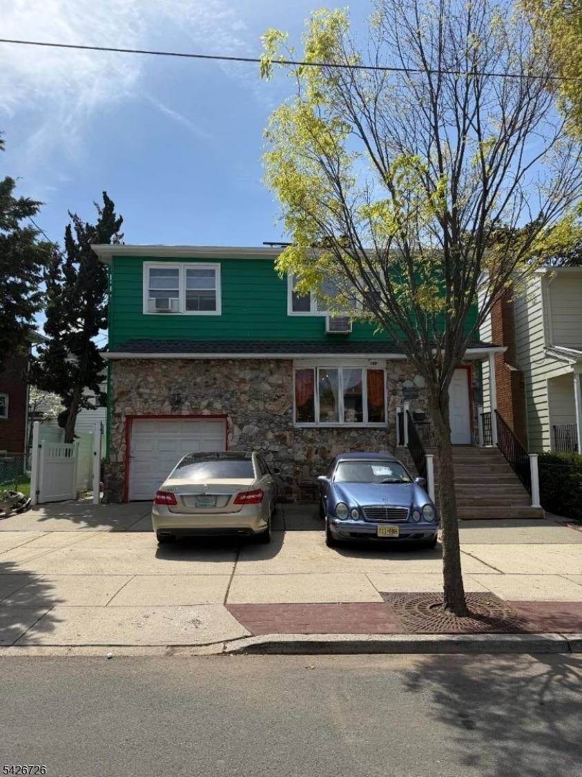 Spacious multi family. Unit 1 2bed 1 bath.