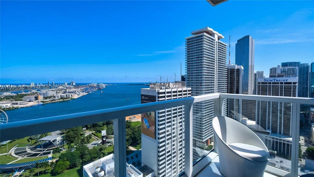 Gorgeous VIEWS FULLY FURNISHED Corner Unit, with 2 balconies, both South AND East Exposure, direct Bay and Downtown views, 2 Bedroom 2 Baths Den complete bedroom set up w queen ...