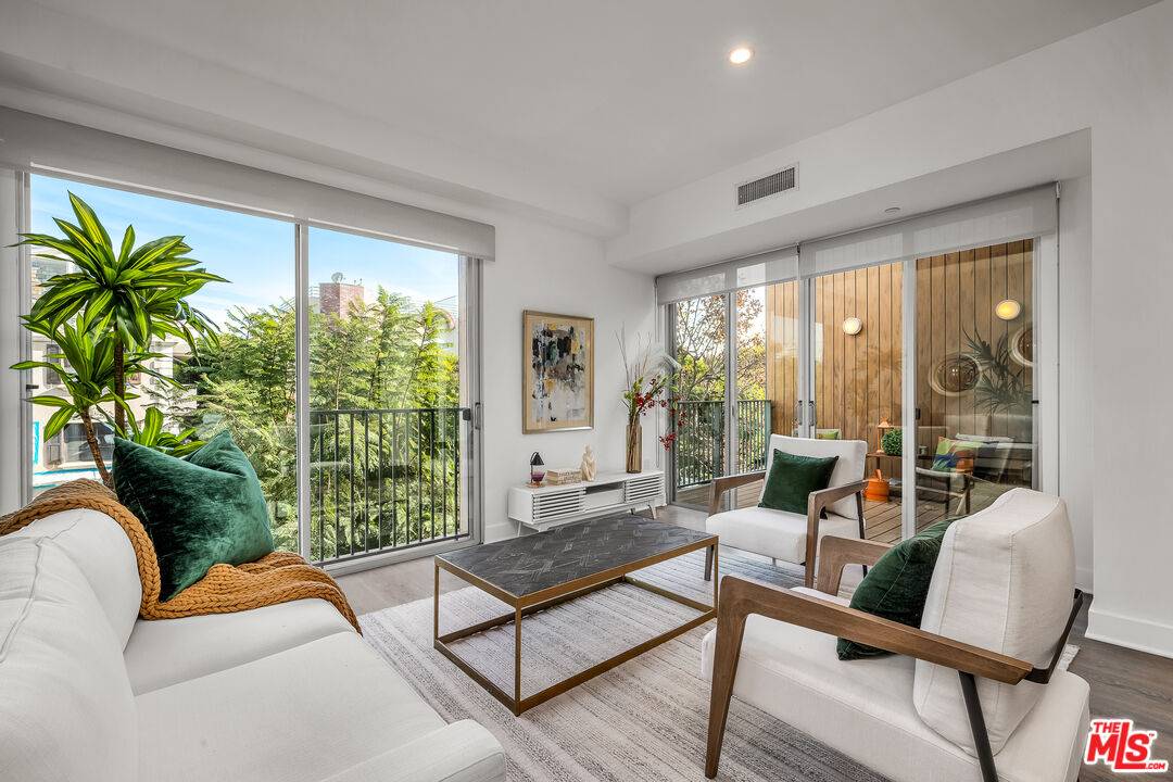 855  N Croft Ave 2BR Sunset Strip La