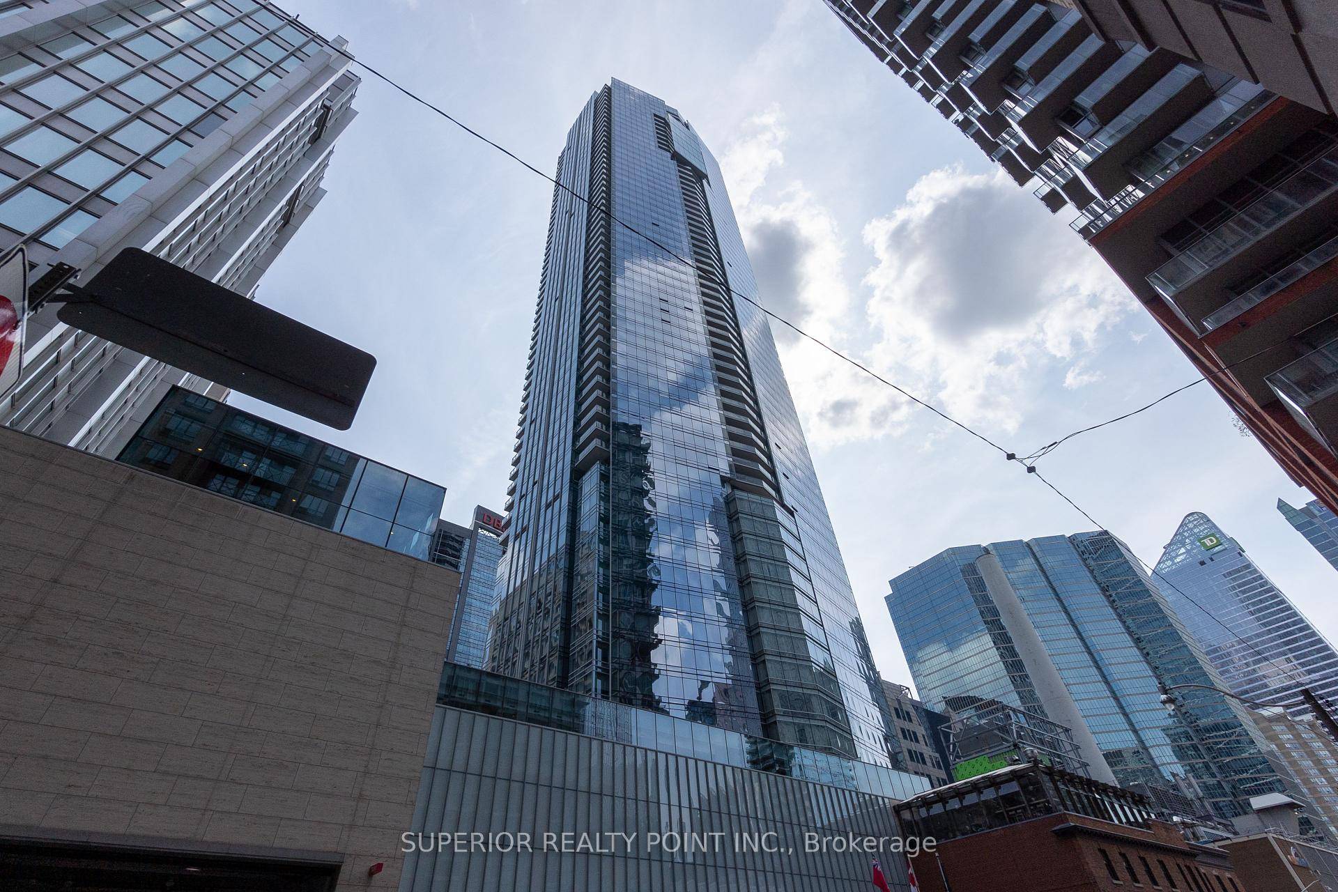 Welcome To The Luxurious Shangri La Residences Located In The Heart Of Downtown.