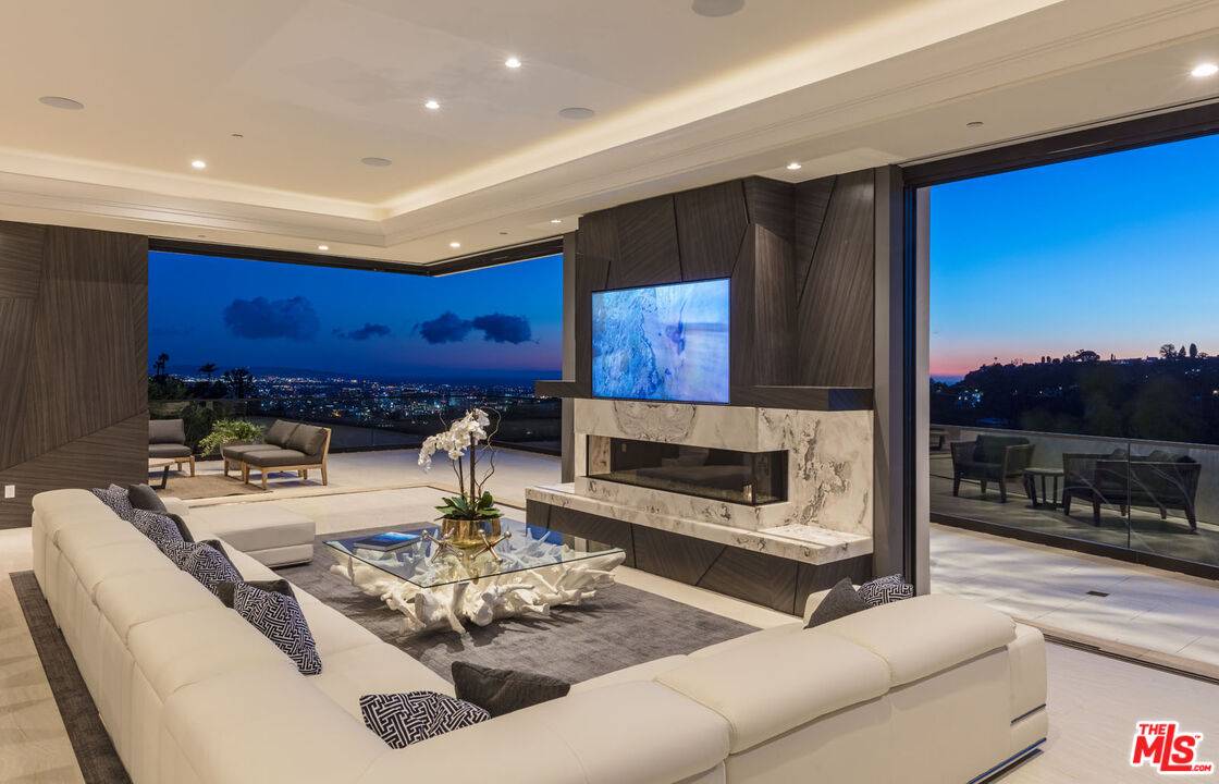 1469  BEL AIR RD 8BR Bel Air La