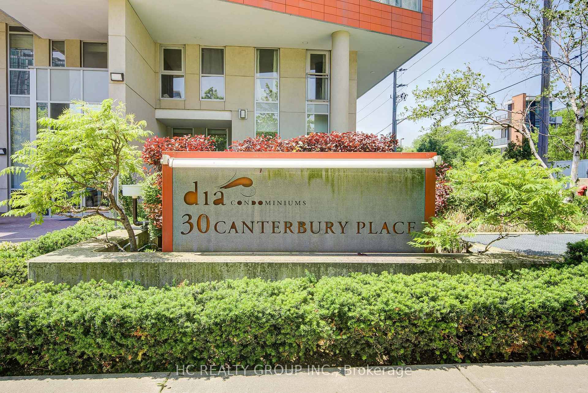 Five Reasons Make this Condo Outstanding, 1 Unique Loft Design with Private 889sqft 210sqft 2 Balcony 266sqft Terrace in The Middle level of Dia Condo.