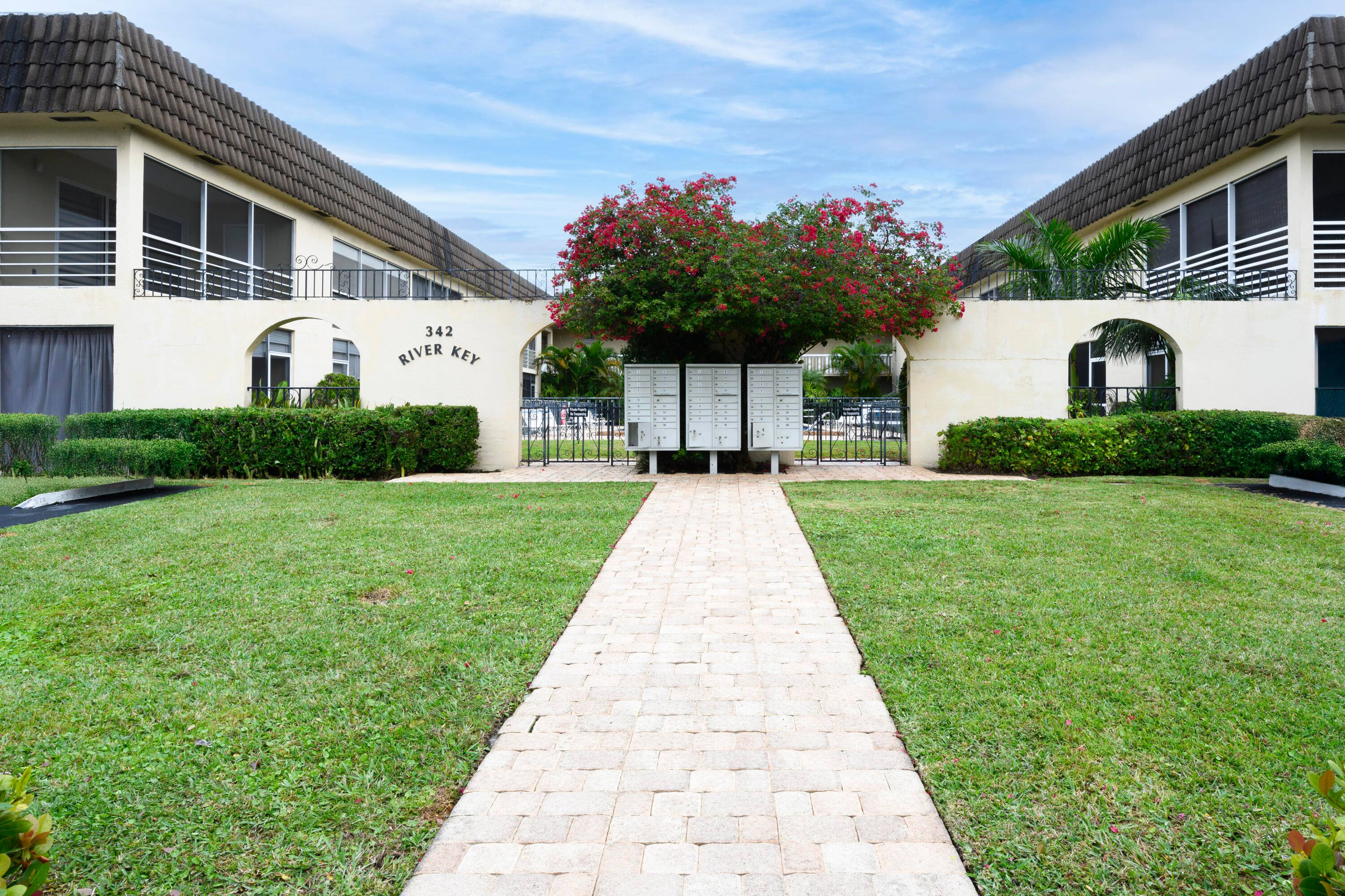 BRING YOUR BOAT ! Waterfront community located on a quiet street in North Palm Beach.