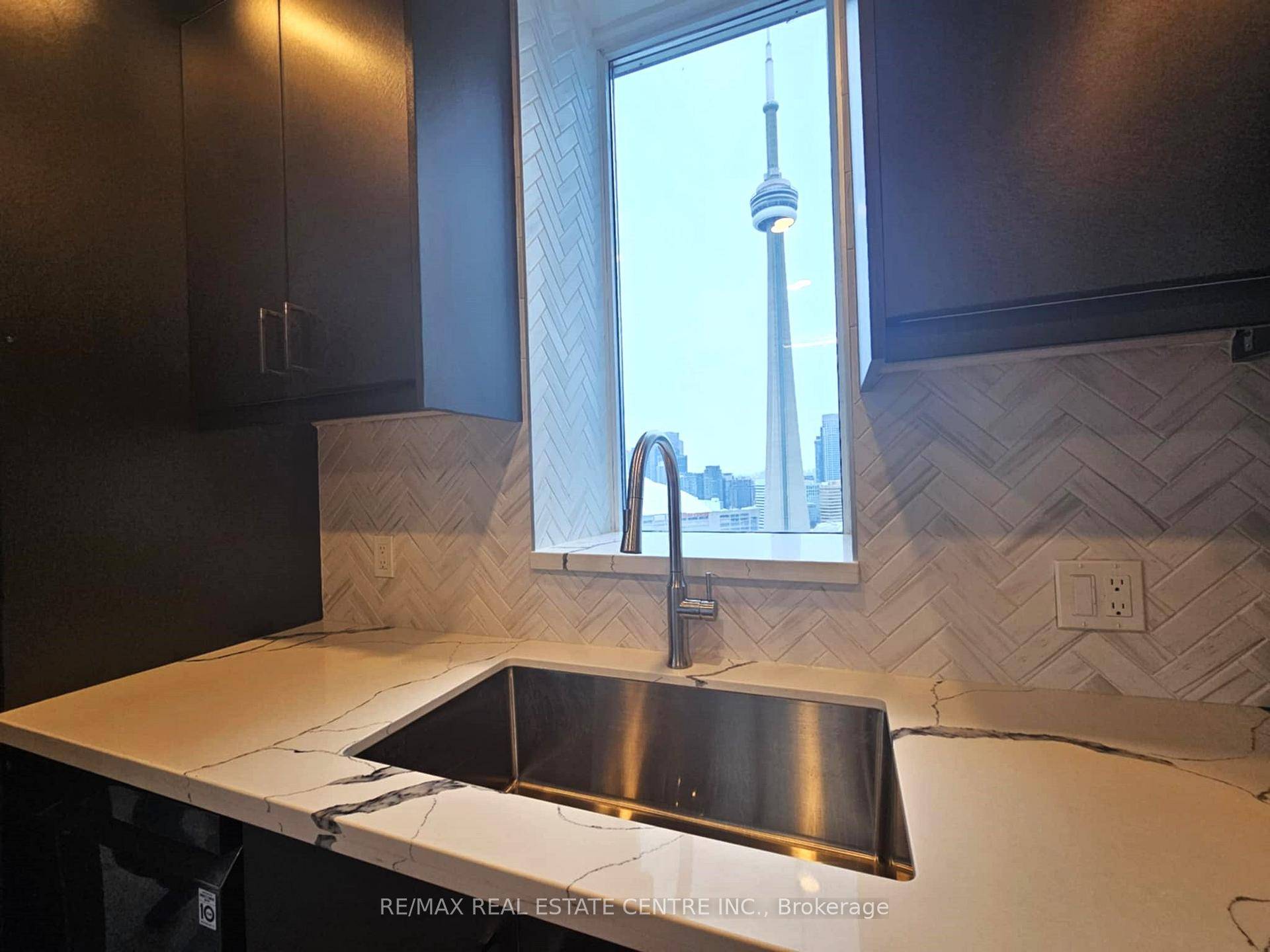 Stunning, recently renovated unit with breathtaking panoramic views !