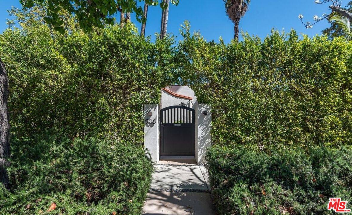 906  N La Jolla Ave 3BR Hollywood Hills East La
