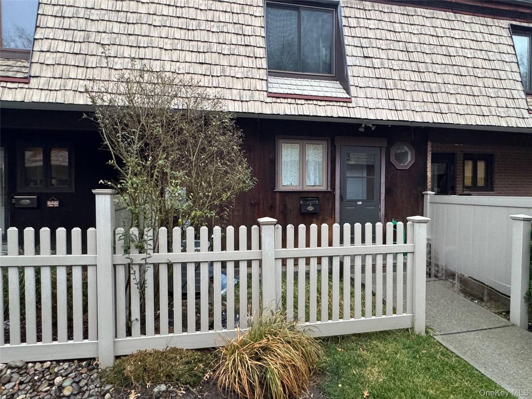 Discover this beautifully updated townhouse in the heart of New City, offering exceptional space and flexibility within the highly sought after Clarkstown School District.