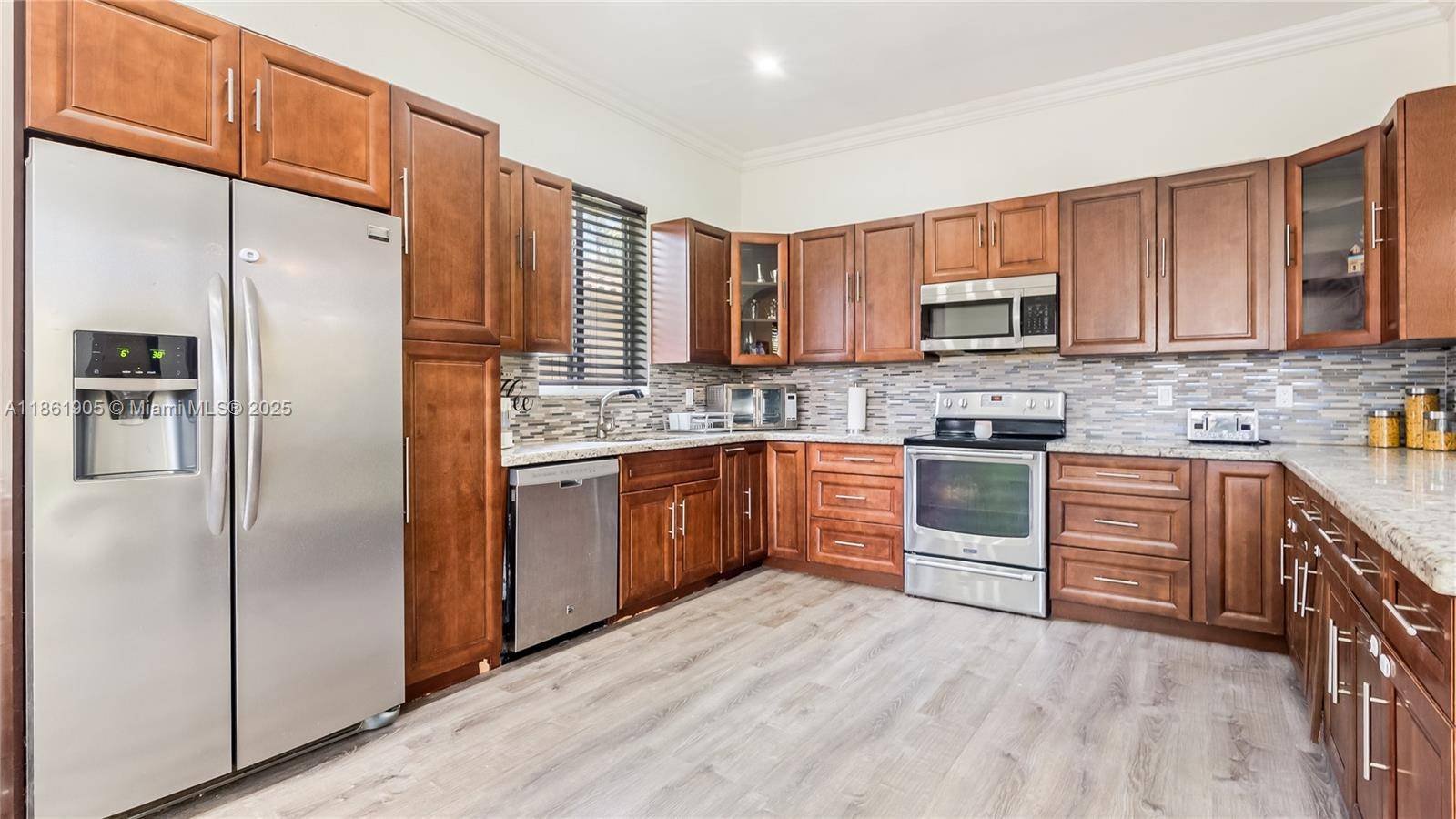 Welcome to your new home in the sought after community of Bellagio at Vizcaya.