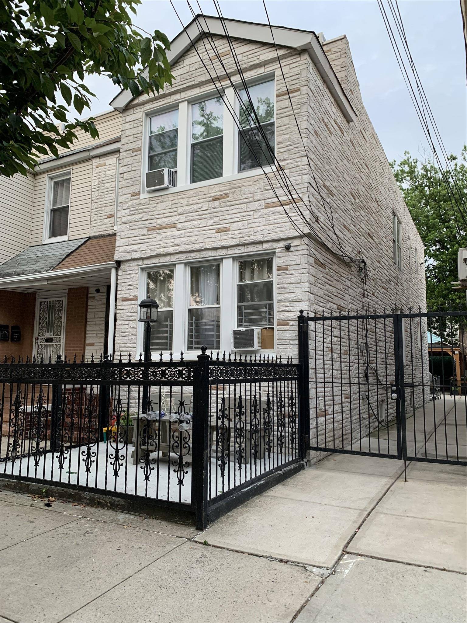 2 Family house ! Share Driveway.