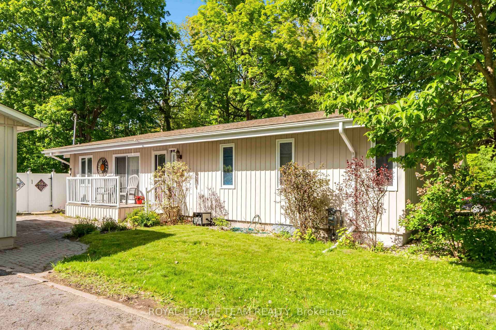 Charming bungalow in one of Almonte's sought after mature neighbourhood.