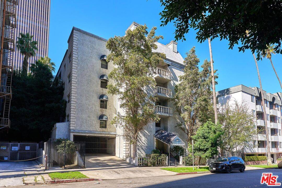 631 S Kenmore Ave 2BR Hancock Park La
