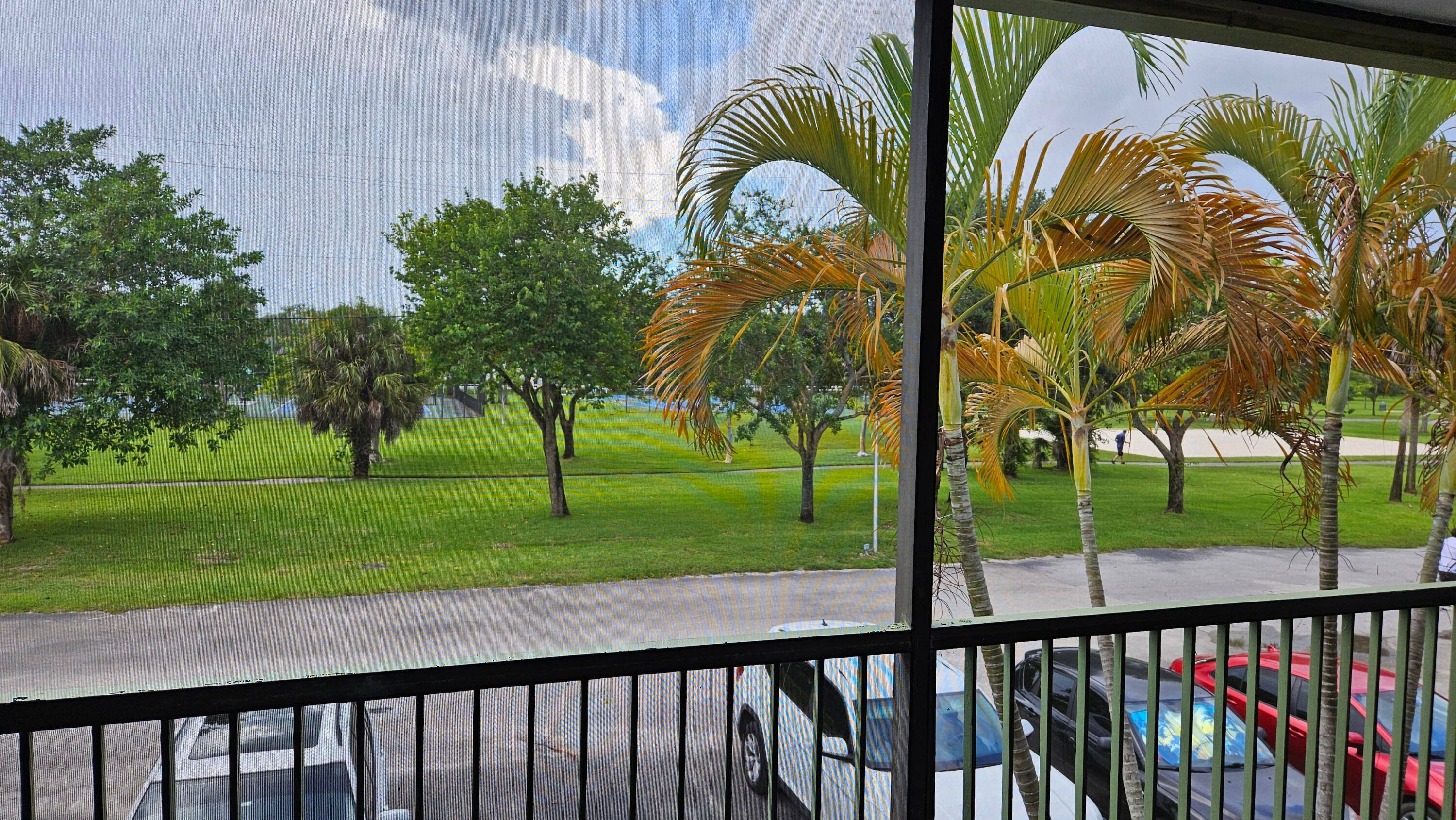 Beautiful 1 bedroom, 1. 5 baths in Ramblewood East Community.