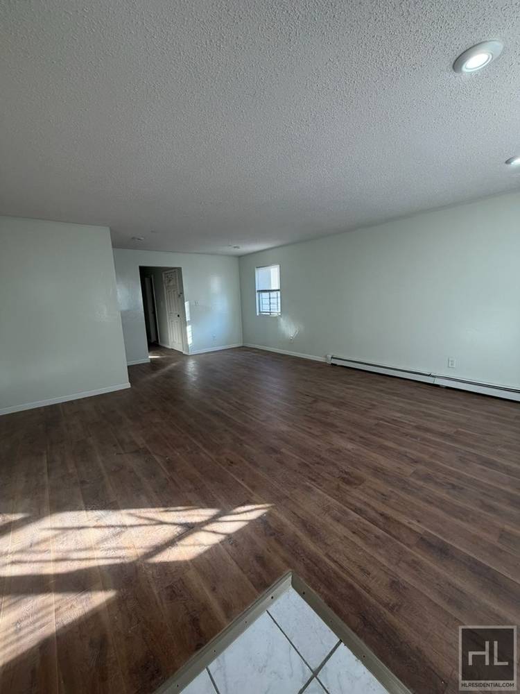Freshly renovated very large and naturally bright 3 bedrooms 2 full bathrooms on the 1st floor.